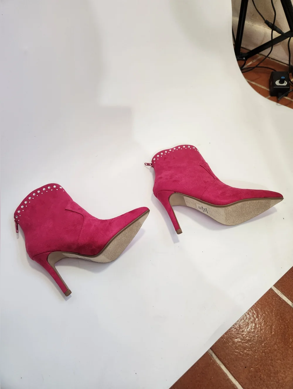 Soda Hot‎ Pink Suede Studded Stiletto Ankle Boot Size 8